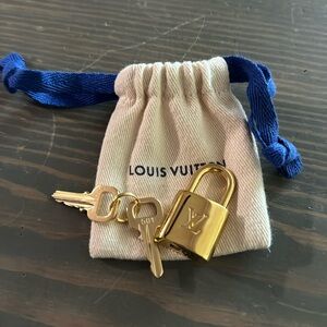 #501 Louis Vuitton Lock